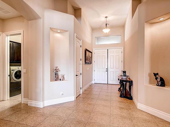 3rd image of 7865 N Torrey Pines Dr
