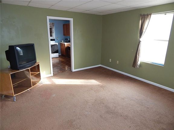 4th image of 5099 Broadway St