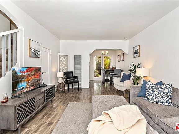 5th image of 2318 Beach Ave