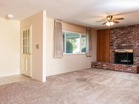 193 W Garden Green-007-026-Living Room-M