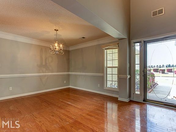 5th image of 290 Millbrook Village Dr