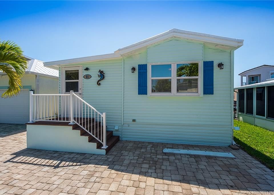 1st image of 31 Nettles Blvd