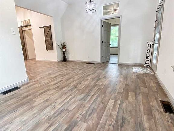 5th image of 301 Posey St