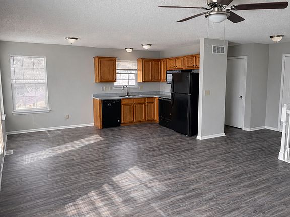 3rd image of 605-617 E Zaun Ave #605