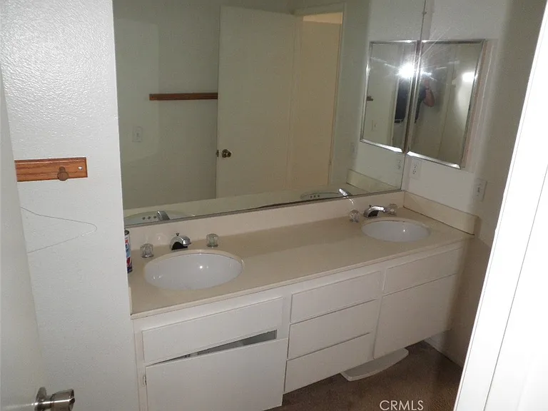 13210 Royalcrest Ct #189 — Photo 4