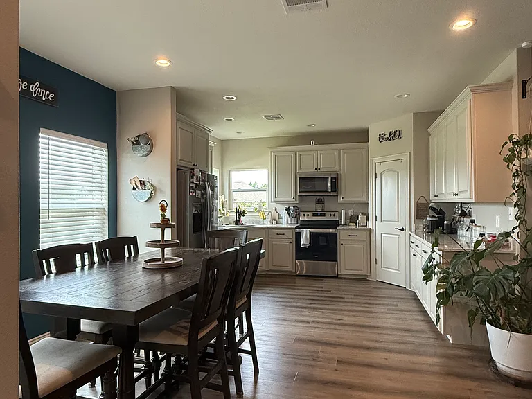 107 Liberty Dr — Photo 4