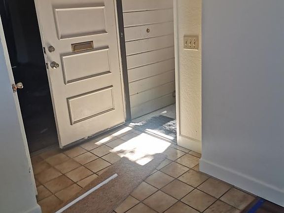 4th image of 666 W 18th St #16