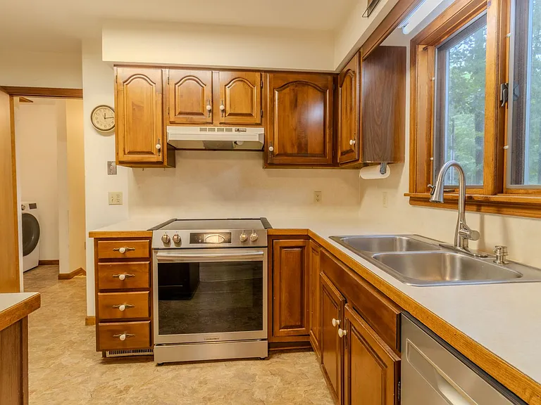 3332 Tibbets Dr — Photo 10
