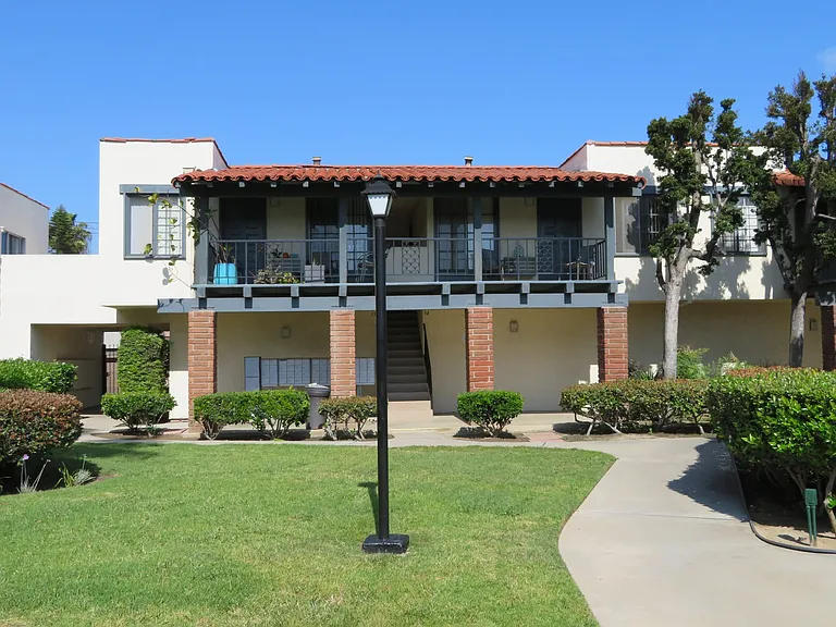 Tustin Villas — Photo 33