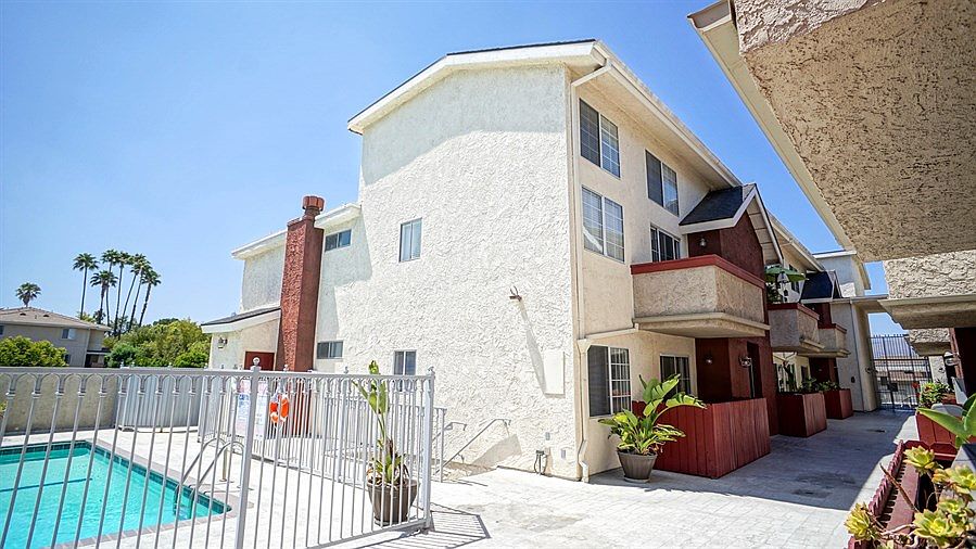 1st image of 21529 Saticoy St APT 105