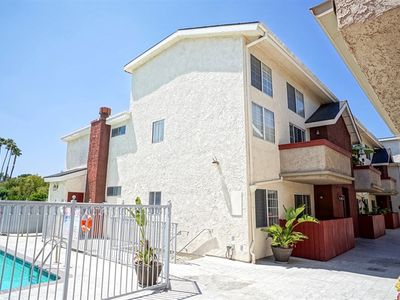 21529 Saticoy St APT 105, Canoga Park, CA, 91304