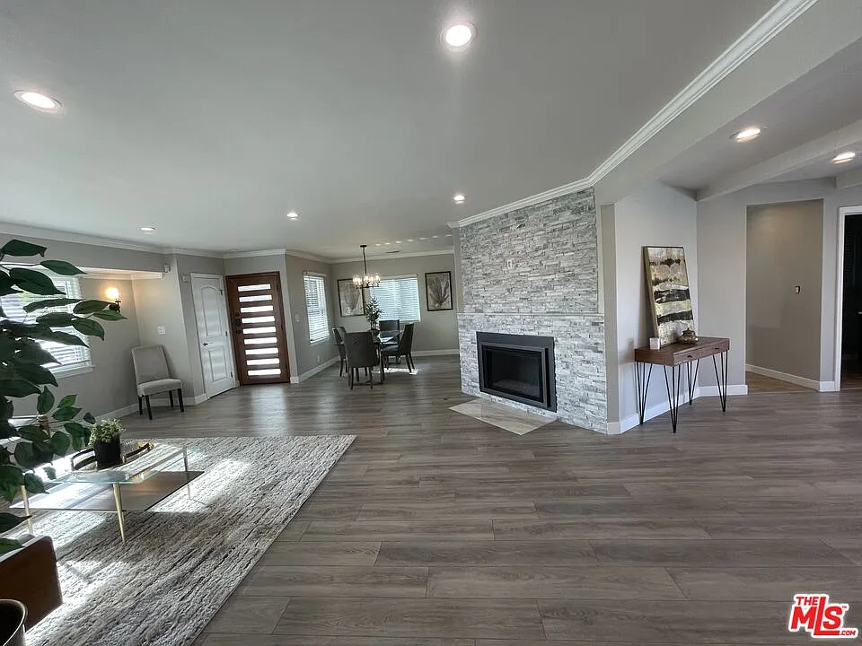 2 bed, 2.0 bath, 1528 sqft, $5,100 — Photo 4