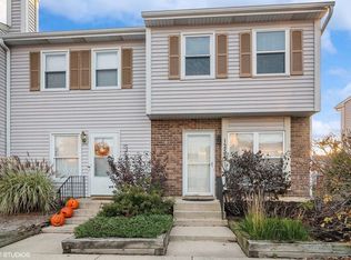 1252 Marywood Ct, Aurora, IL 60505