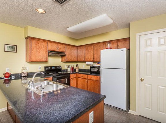 3rd image of 336 Brentwood Cir
