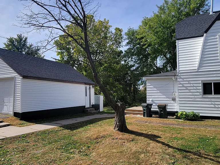 444 Minnesota Ave E — Photo 2