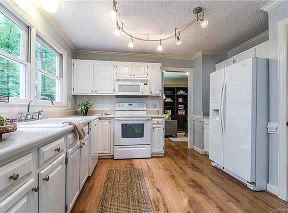 4th image of 2216 Annecy Dr