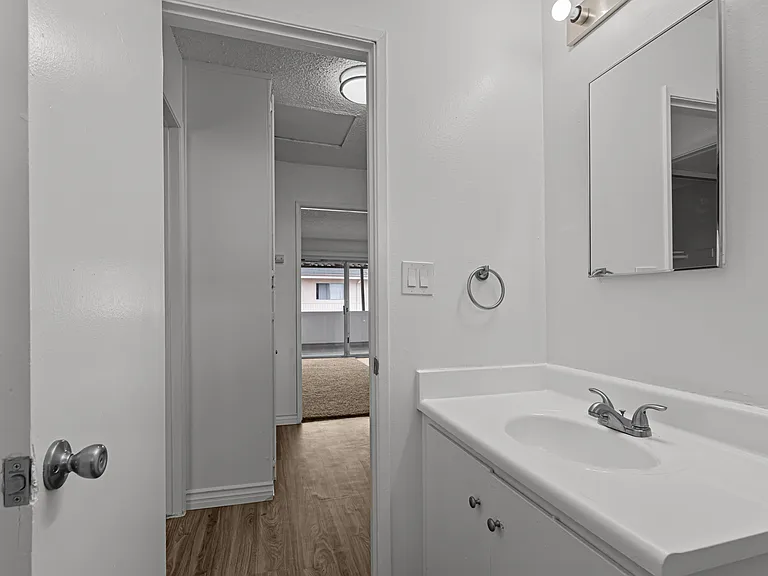 Lotus Gardens Apartments — Photo 8