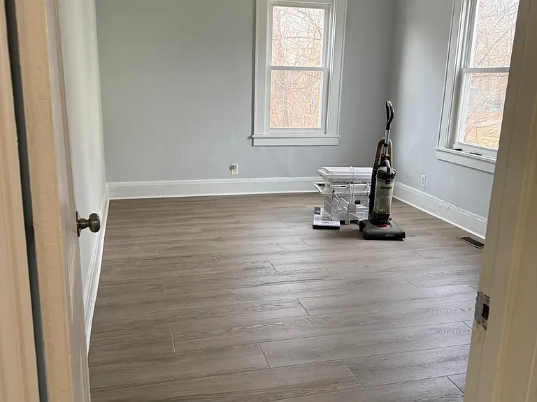 609 E 2nd St #1 — Photo 10