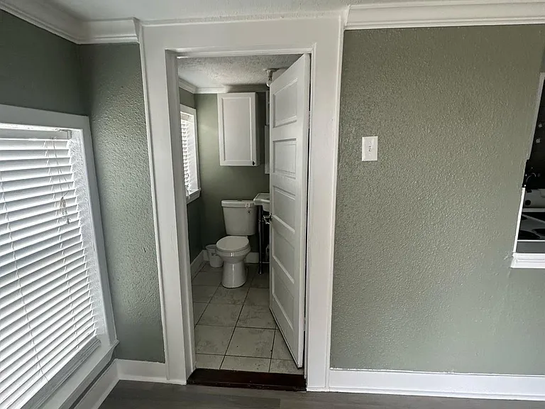 906 1/2 Panama St #A — Photo 8