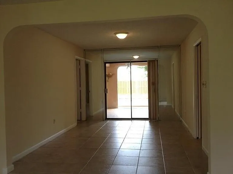 737 NW 84th Ln — Photo 5