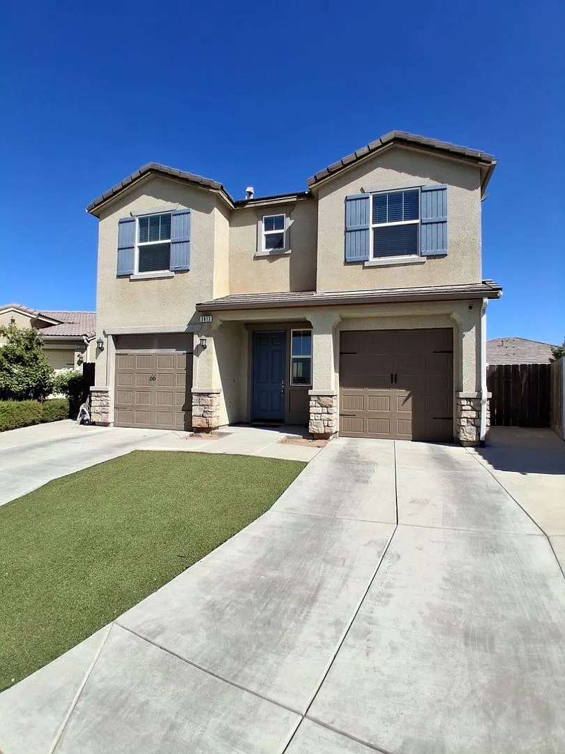 Beautiful 4 Bed / 3 Bath Home in Desirable Clovis Neighborhood — Photo 2