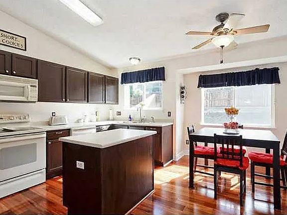 4th image of 3595 Bareback Dr