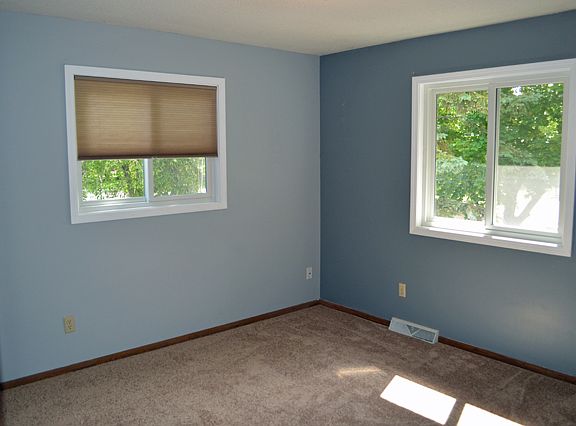 3rd image of 7708 Queen Ave N
