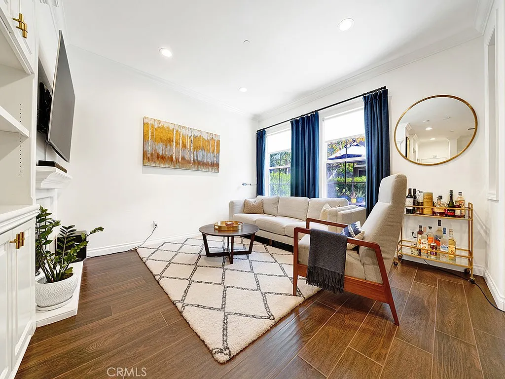 3 bed, 2.5 bath, 1477 sqft, $5,000 — Photo 2