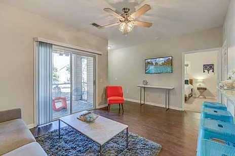 Water's Edge Apartments — Photo 3