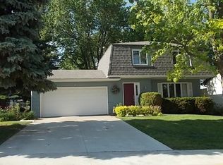 1216 Tanglefoot Ln, Bettendorf, IA 52722
