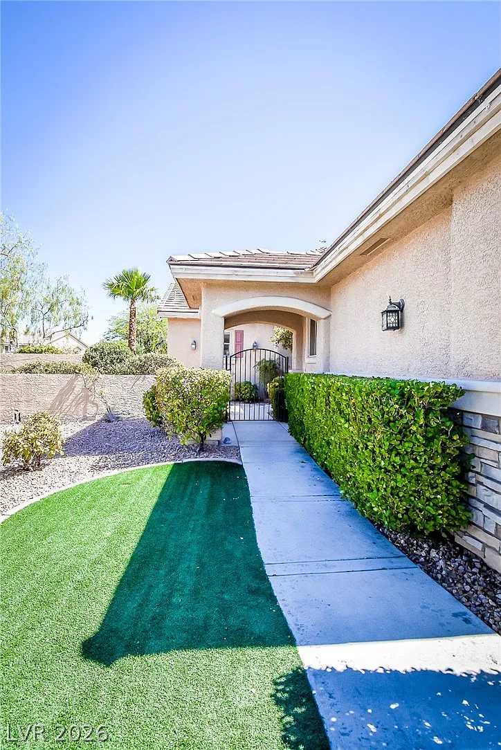 3 bed, 3.5 bath, 2496 sqft, $3,250 — Photo 3