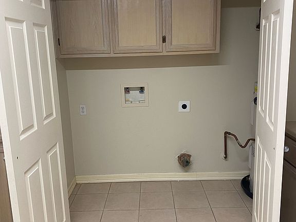4th image of 301 E Camellia Ave #105B