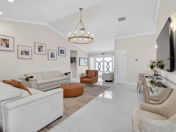 5th image of 2402 NW 30th Street
