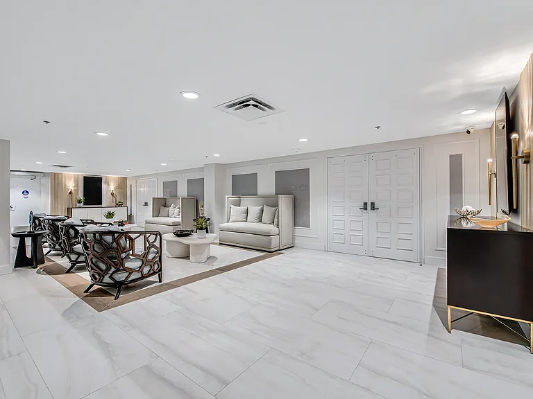 7275 Summer Tree Dr — Photo 40
