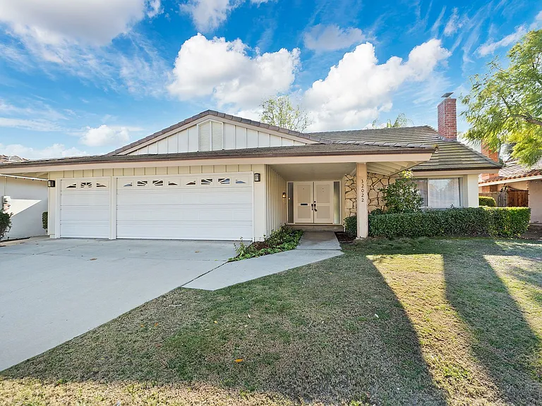 32022 Grenville Ct — Photo 2