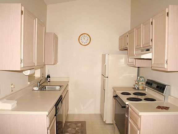 3rd image of 4931 Oakhill Dr #1