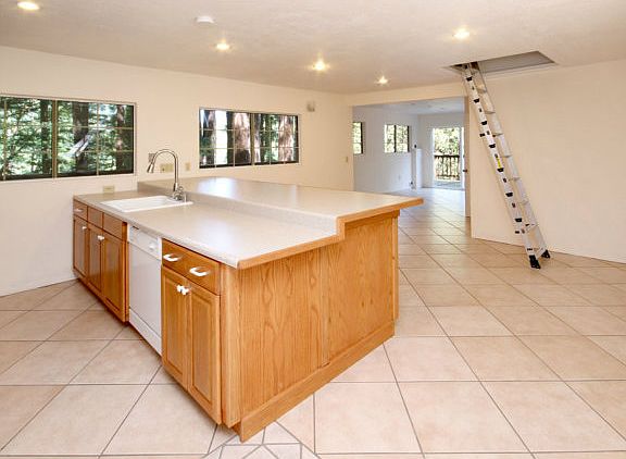 4th image of 11607 Lake Blvd