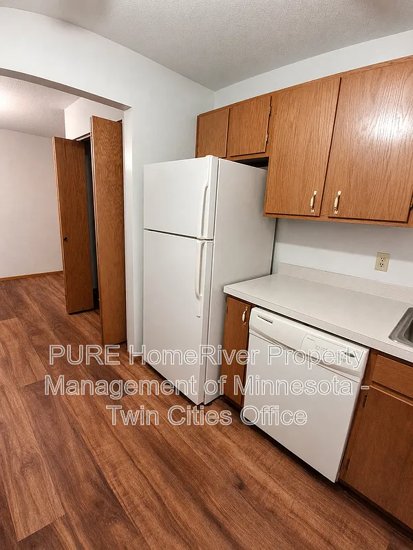 2 bed, 1.0 bath, 910 sqft, $1,460 — Photo 3