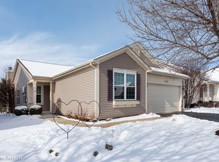 16432 Grandwood Lake Dr, Crest Hill, IL 60403