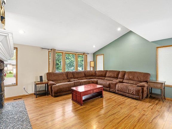 5th image of 10816 E 31st Ave