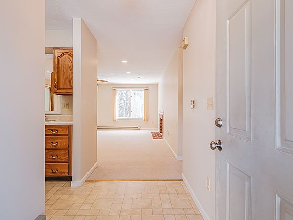 3rd image of 19 Willowood Ln