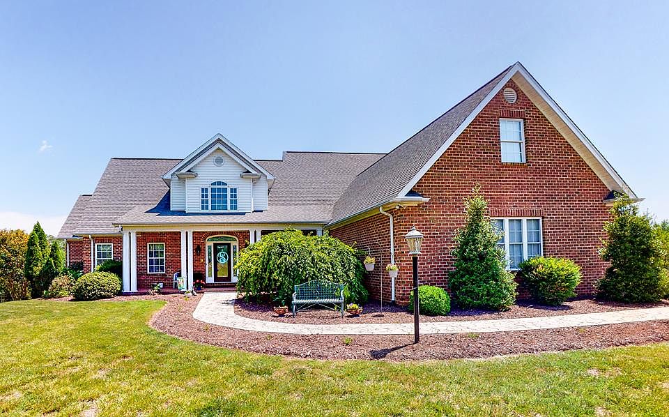 1st image of 120 Sugartree Manor Dr