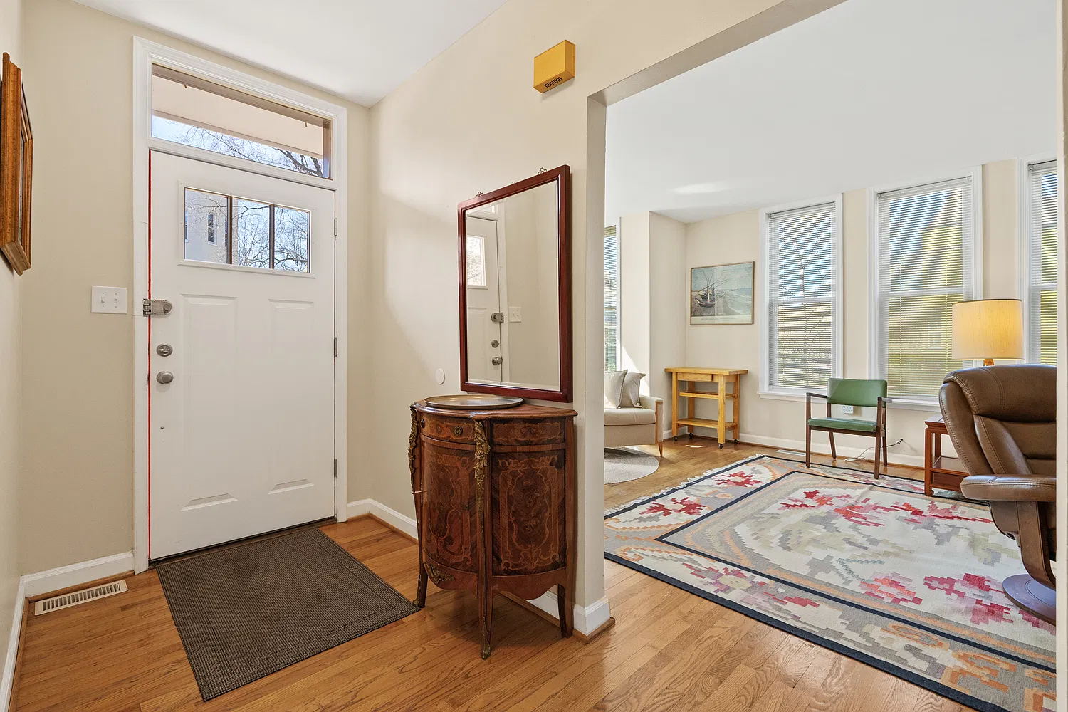 3 bed, 2.5 bath, 2400 sqft, $5,970 — Photo 4