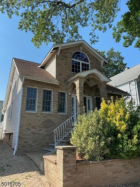 2nd image of 409 Devon St
