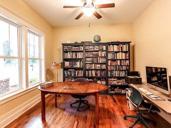 4th image of 3127 Dickinson Dr