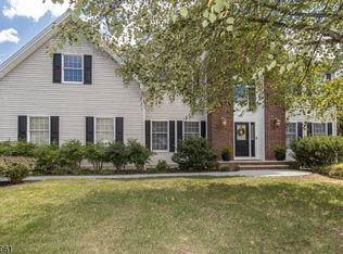 3 Shirewood Ln, Scotch Plains, NJ 07076