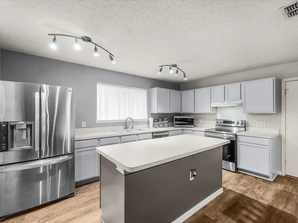 1806 Cedar Ridge Dr, Mesquite, TX 75181