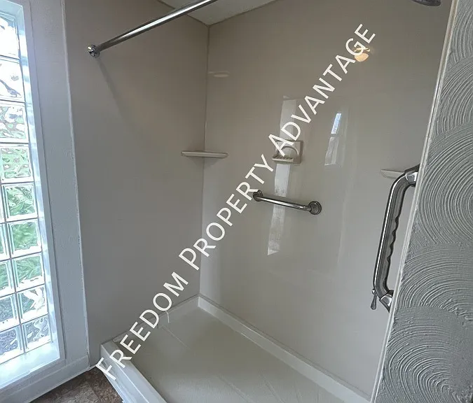 800 Flint Rd — Photo 17