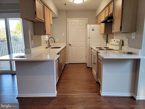 5th image of 1524 Lincoln Way APT 305