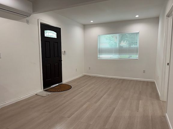 4th image of 18415 Tuba St #18415